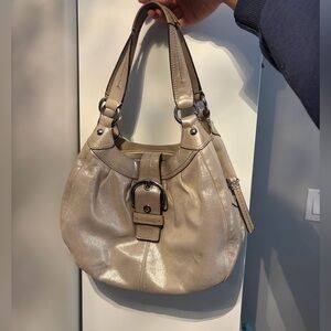 Authentic Coach leather hobo shoulder bag
Style number: F15527
